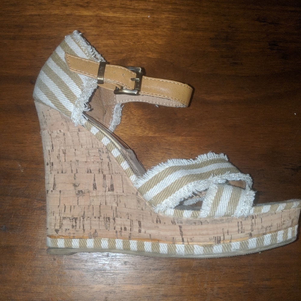 Two Lips Size 7 high wedge sandlals